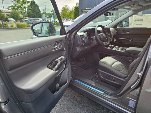 New 2026 Nissan Pathfinder Platinum w/ Accent Package AWD/4WD image 21