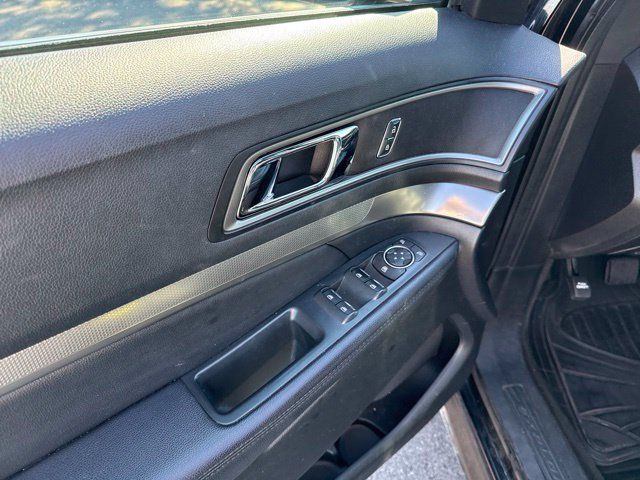 Used 2018 Ford Explorer XLT w/ Equipment Group 202A FWD image 11