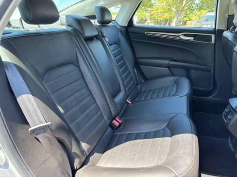 Used 2014 Ford Fusion SE w/ Equipment Group 202A FWD image 11