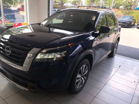 Certified 2023 Nissan Pathfinder SL AWD/4WD image 2