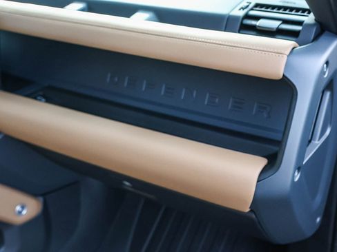 New 2026 Land Rover Defender 110 X-Dynamic SE image 18