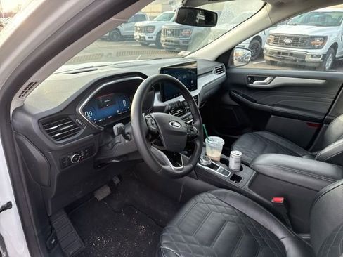 Used 2023 Ford Escape Platinum w/ Premium Technology Package image 10