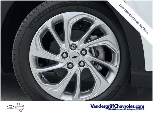New 2027 Chevrolet Bolt LT FWD image 9