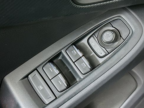 Used 2024 Subaru Crosstrek 2.0i Premium image 15