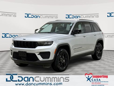 Used 2025 Jeep Grand Cherokee Altitude AWD/4WD image 1