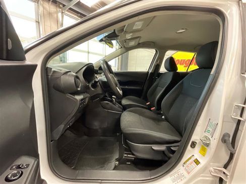 Used 2022 Nissan Kicks S image 11