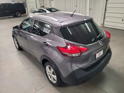 Used 2019 Nissan Kicks S image 5