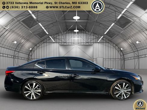 Used 2022 Nissan Altima 2.5 SR image 2