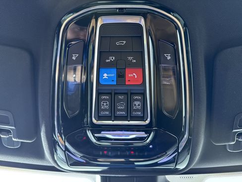 Used 2024 Jeep Grand Cherokee L Summit AWD/4WD image 33