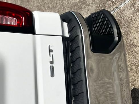 Used 2024 GMC Sierra 1500 SLT image 17