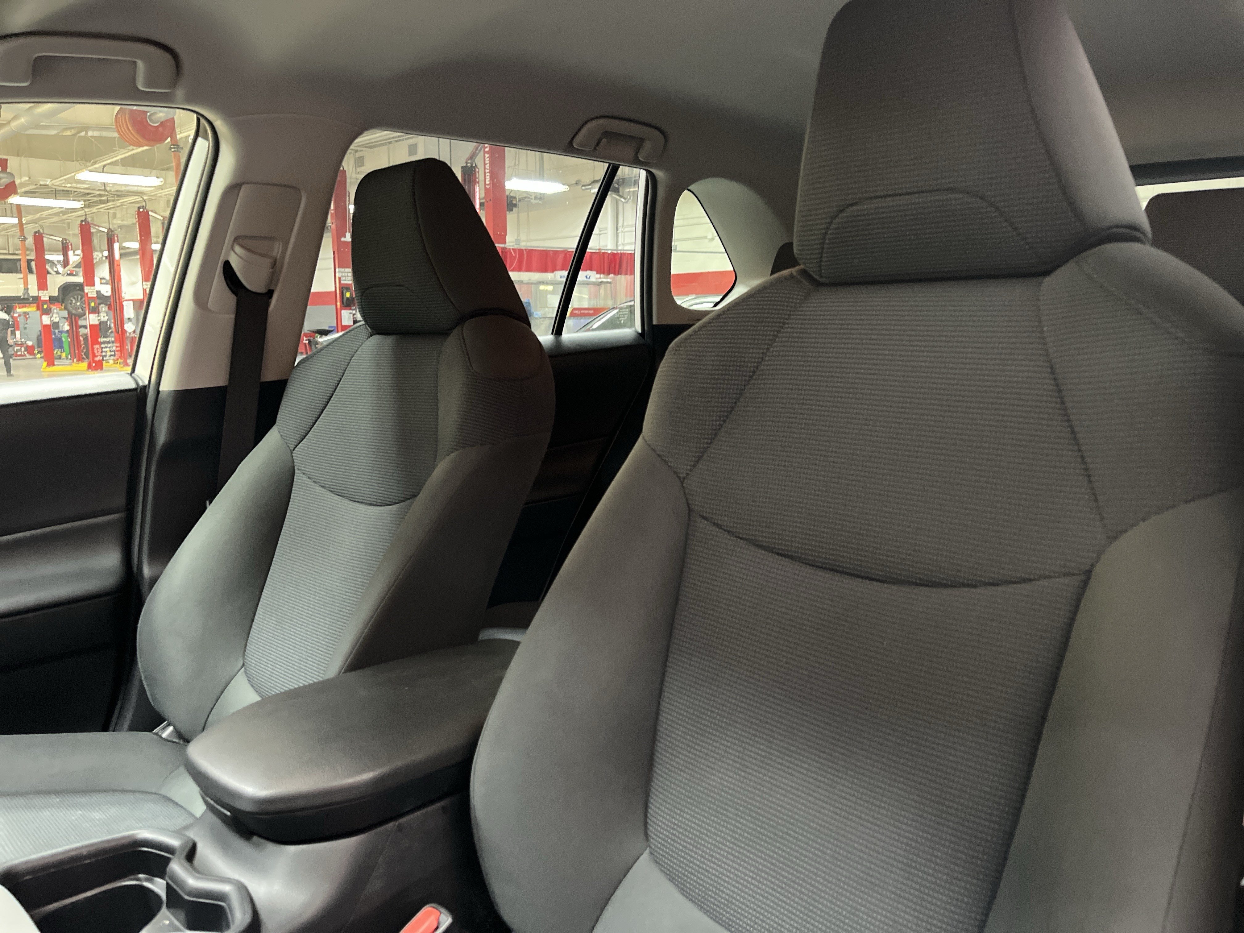 Used 2019 Toyota RAV4 LE w/ Carpet Mat Package FWD image 7