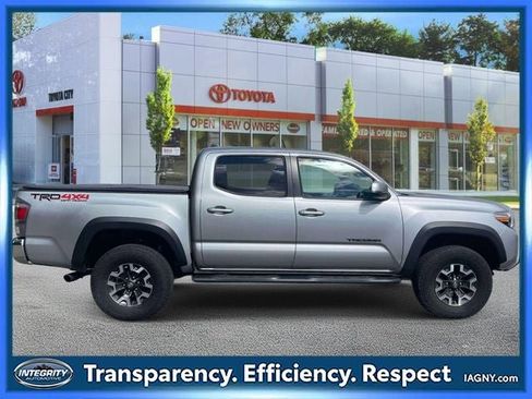 Used 2023 Toyota Tacoma TRD Off-Road w/ Black Out Package (TMS) AWD/4WD image 5