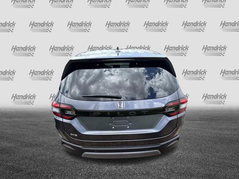Used 2025 Honda Pilot EX-L image 9