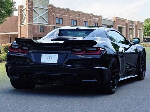 Used 2025 Chevrolet Corvette Z06 RWD image 6