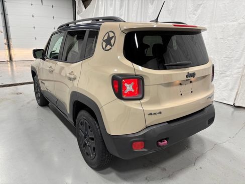 Used 2017 Jeep Renegade Trailhawk AWD/4WD image 5