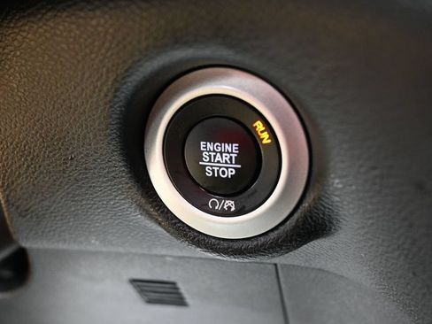 Used 2025 Chrysler Pacifica Select FWD image 20