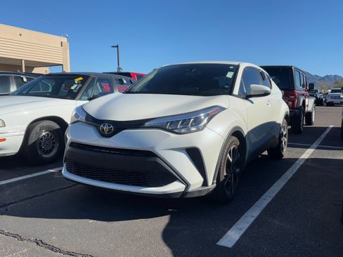Used 2020 Toyota C-HR XLE image 2