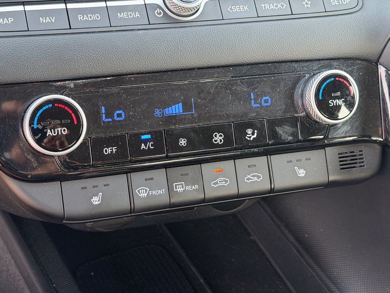 Used 2025 Hyundai Elantra SEL FWD image 14