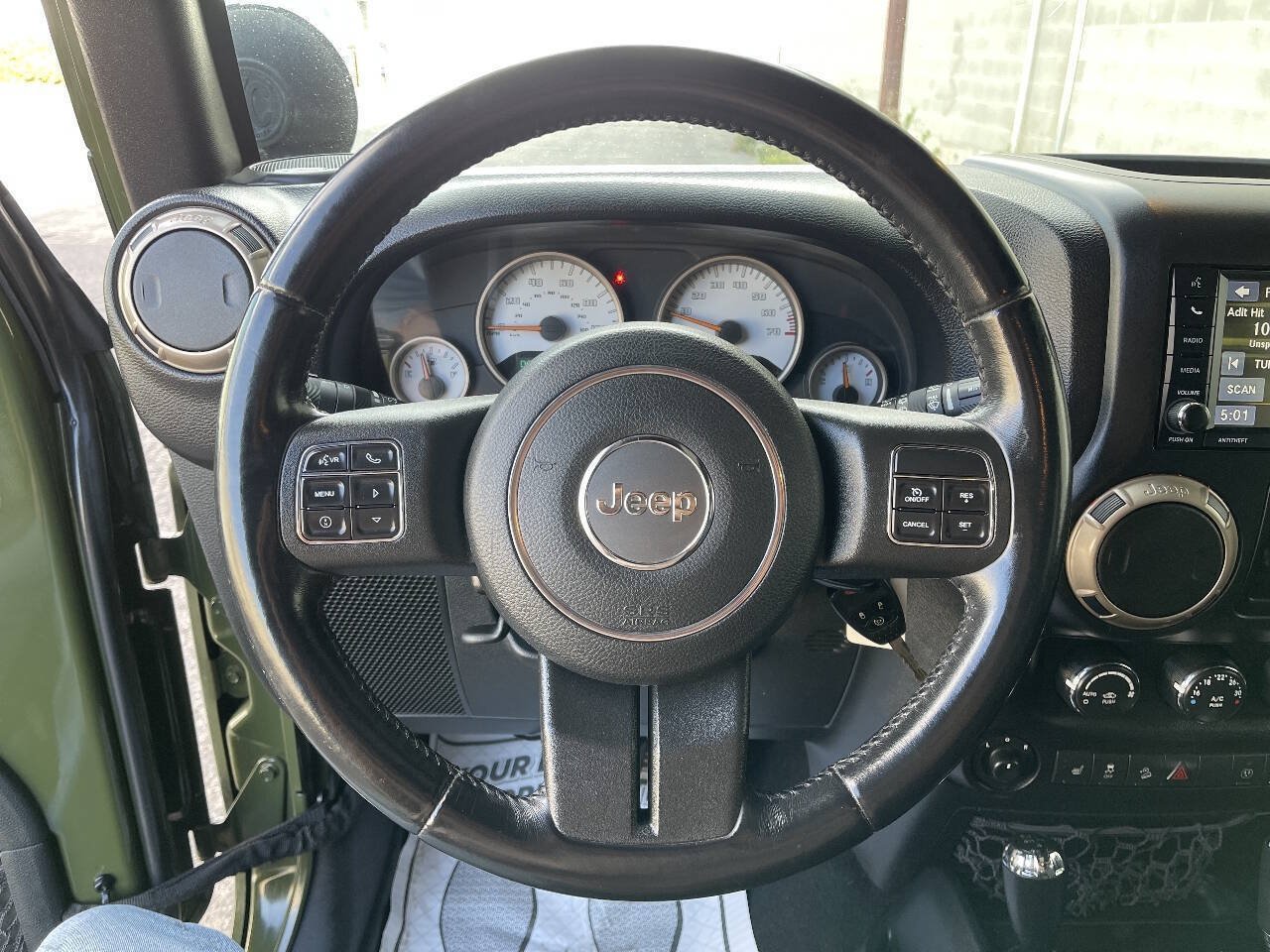 Used 2016 Jeep Wrangler Unlimited Sahara AWD/4WD image 16