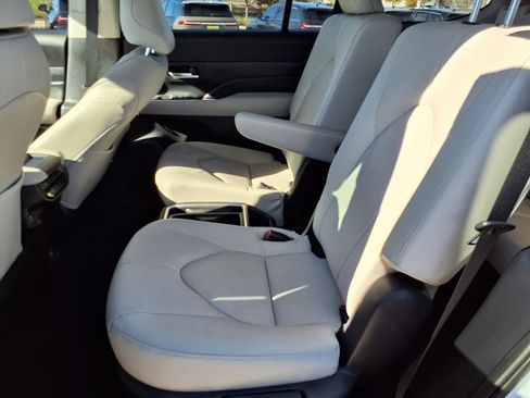 Used 2024 Toyota Grand Highlander Limited image 25