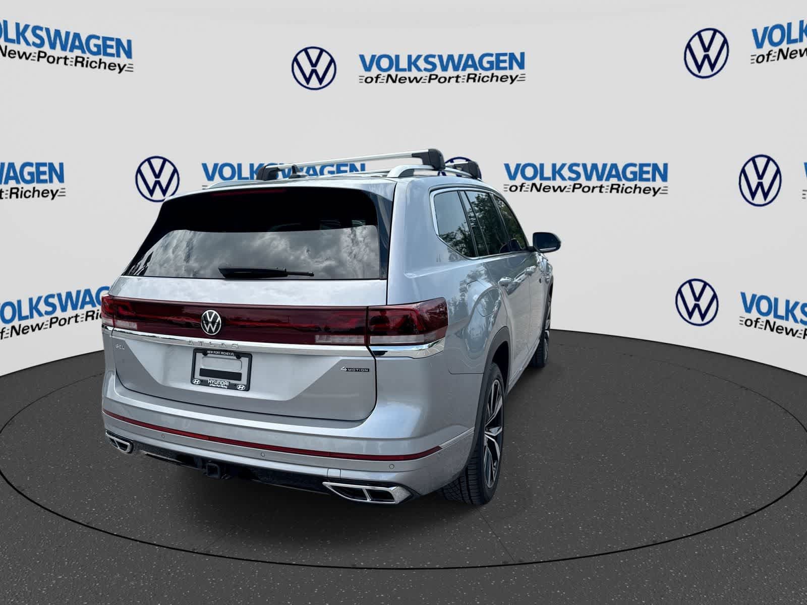 Used 2024 Volkswagen Atlas SEL Premium R-Line AWD/4WD image 14