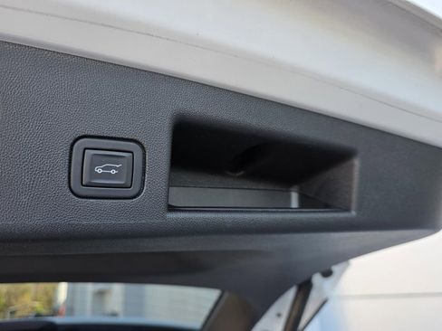 Used 2023 Chevrolet Equinox Premier image 13