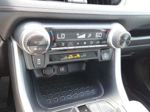 Certified 2025 Toyota RAV4 XLE AWD/4WD image 23