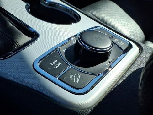 Used 2021 Jeep Grand Cherokee Summit AWD/4WD image 16