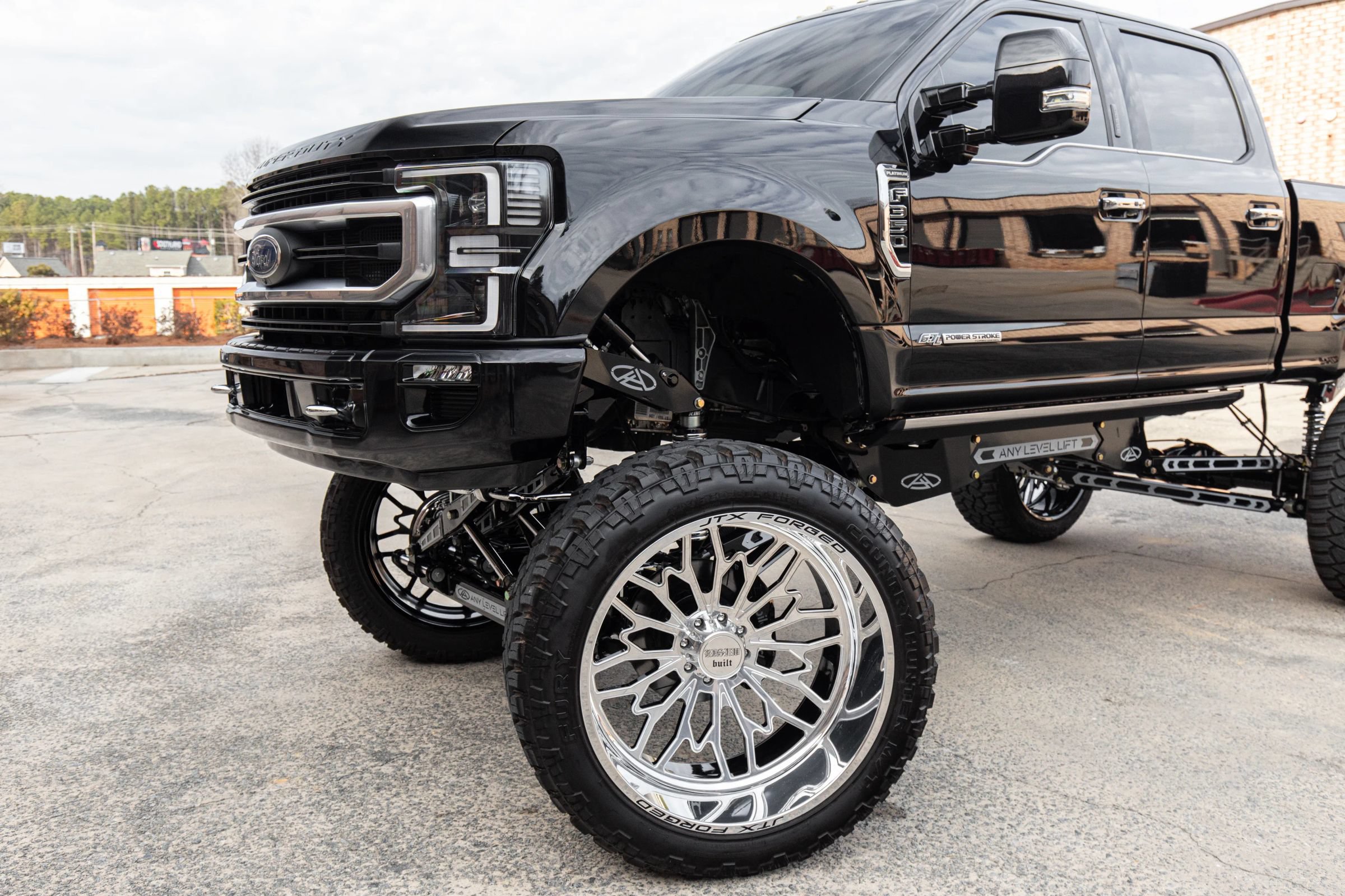 Used 2022 Ford F350 Platinum AWD/4WD image 3