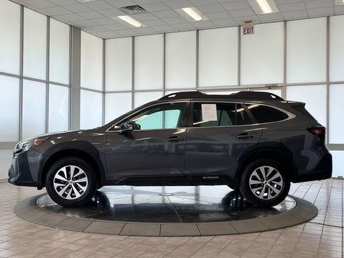 Used 2023 Subaru Outback Premium image 5