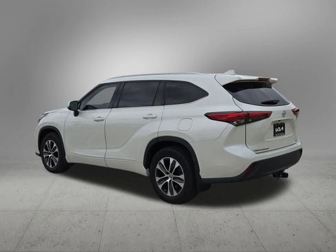 Used 2021 Toyota Highlander XLE FWD image 4