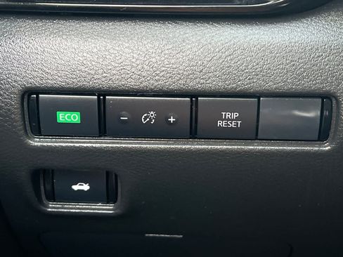 Used 2025 Nissan Sentra SV FWD image 31
