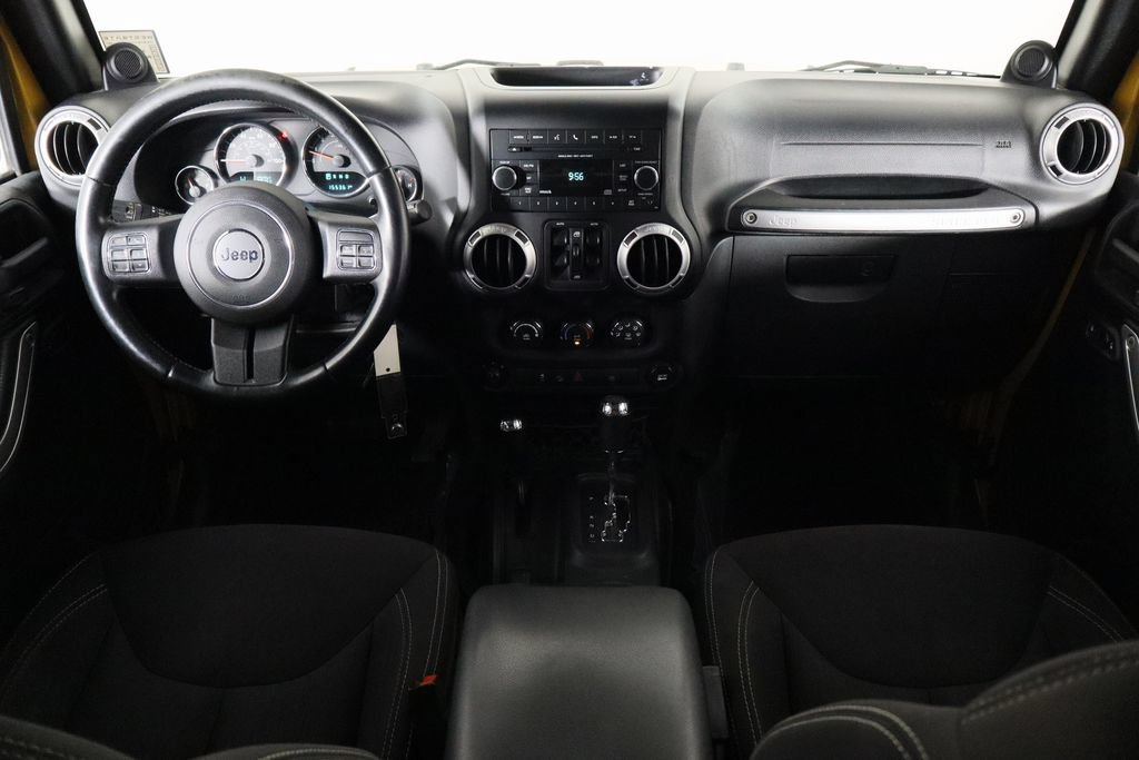 Used 2014 Jeep Wrangler Unlimited Sahara w/ Max Tow Package AWD/4WD image 13