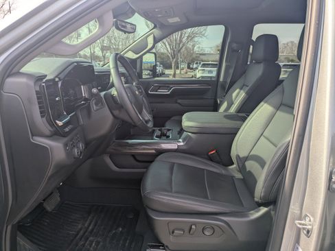 Used 2024 Chevrolet Silverado 2500 LTZ w/ LTZ Premium Package image 21