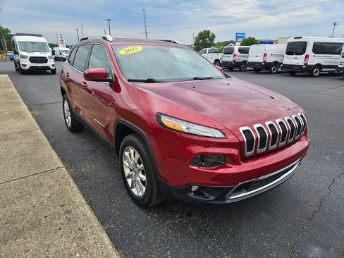 Used 2015 Jeep Cherokee Limited w/ Luxury Group AWD/4WD image 4