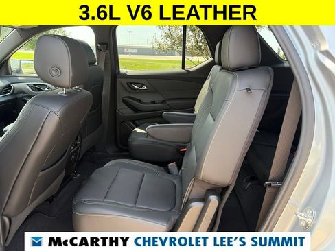 Used 2023 Chevrolet Traverse LT FWD image 37