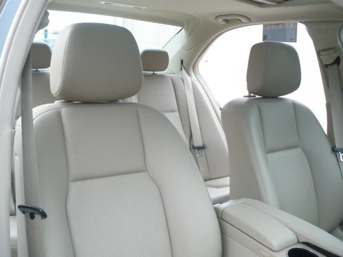 Used 2013 Mercedes-Benz C 250 Sedan image 27