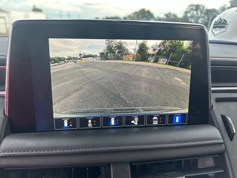 Used 2023 Chevrolet Tahoe Z71 w/ Luxury Package AWD/4WD image 12