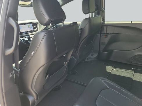 New 2026 Chrysler Pacifica Select FWD image 25