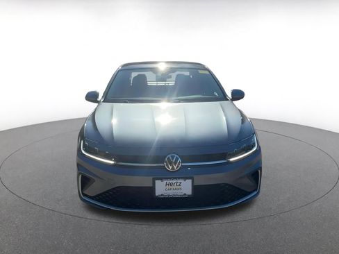 Used 2025 Volkswagen Jetta SE image 4