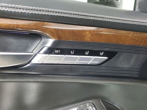 Used 2017 Genesis G90 3.3T Premium RWD image 32