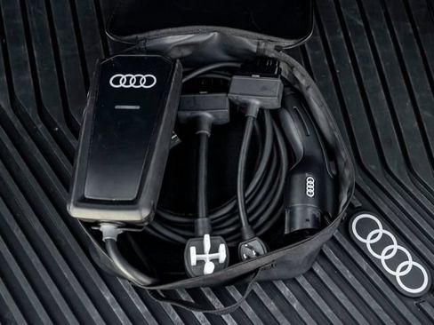 Used 2025 Audi A6 e-tron Premium Plus w/ Premium Plus RWD image 31
