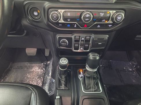 Used 2022 Jeep Wrangler Unlimited Sahara image 14