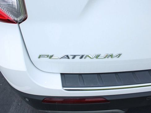 Used 2020 Ford Explorer Platinum w/ Premium Technology Package AWD/4WD image 8