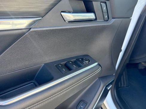 Used 2025 GMC Acadia Elevation image 23