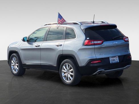 Used 2017 Jeep Cherokee Limited image 6