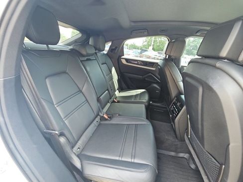 Used 2024 Porsche Cayenne Coupe AWD/4WD image 18