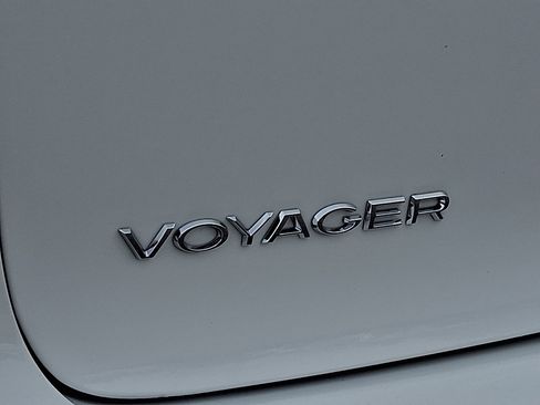 Used 2024 Chrysler Voyager LX image 29