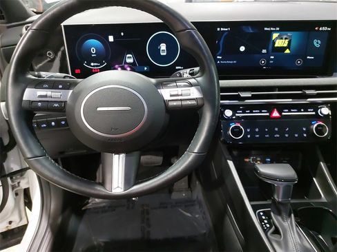 Certified 2025 Hyundai Santa Cruz Limited image 17