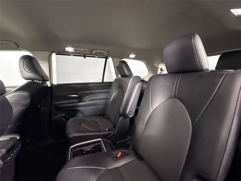 Certified 2025 Toyota Grand Highlander XLE image 30